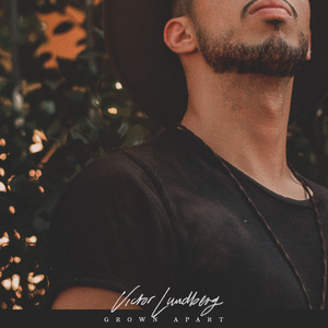 男生扣女生的臭逼
